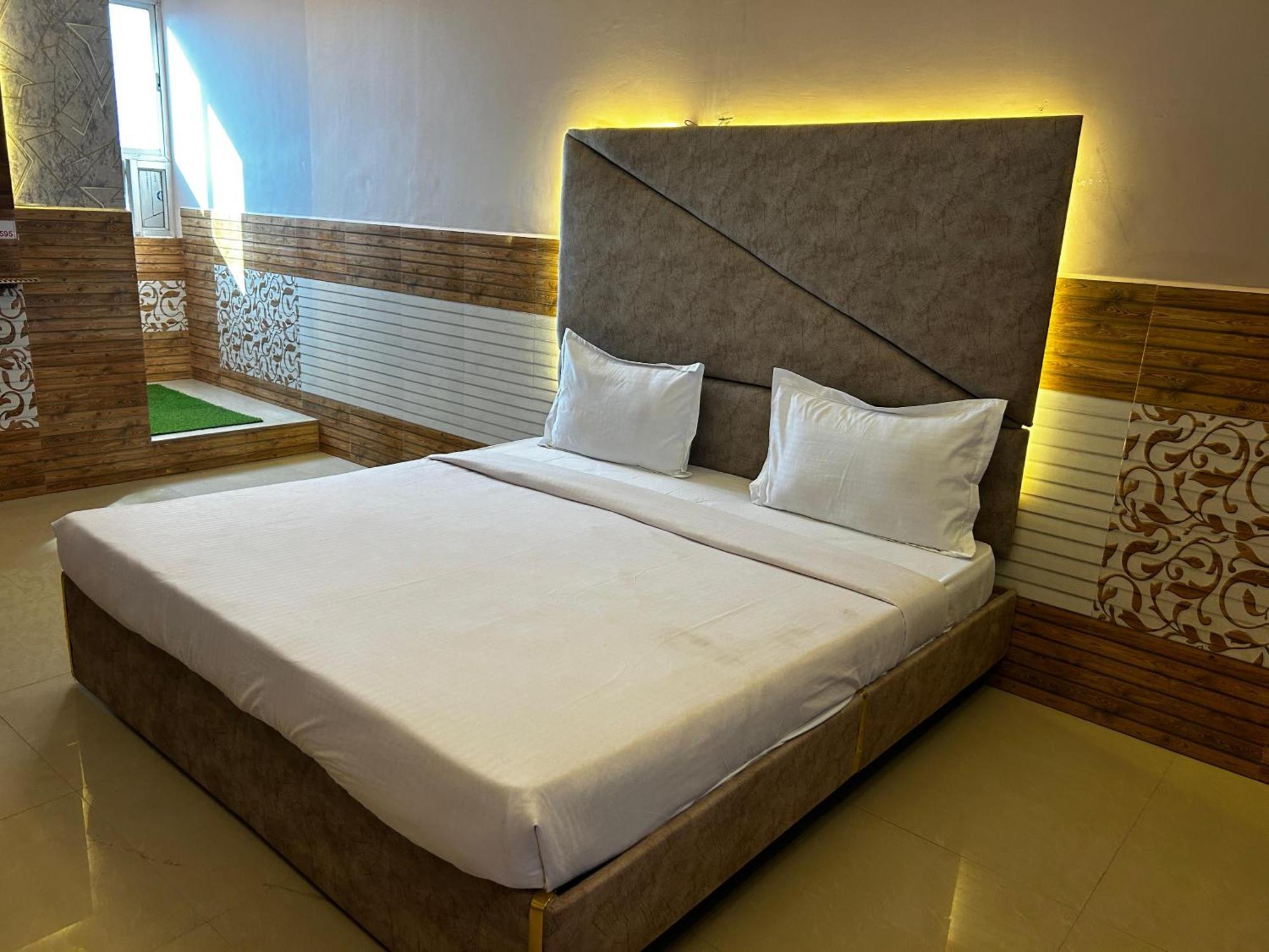 Hotels7Apple Mahoba Luaran gambar